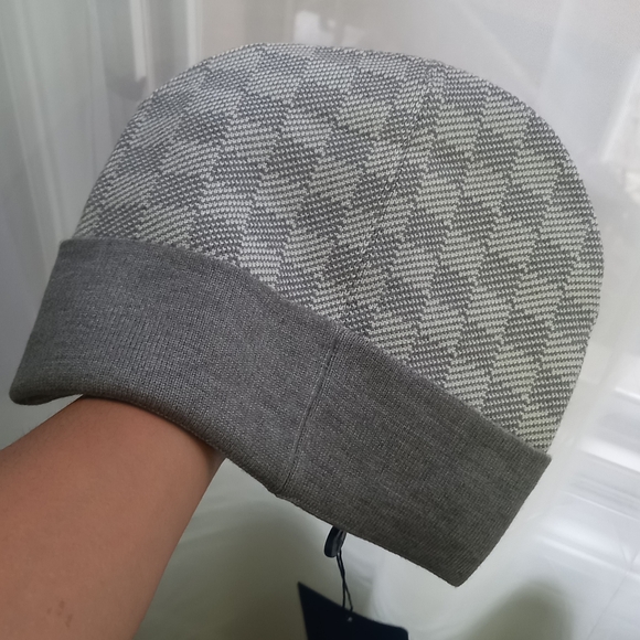 Louis Vuitton Beanie - Picture 2 of 10